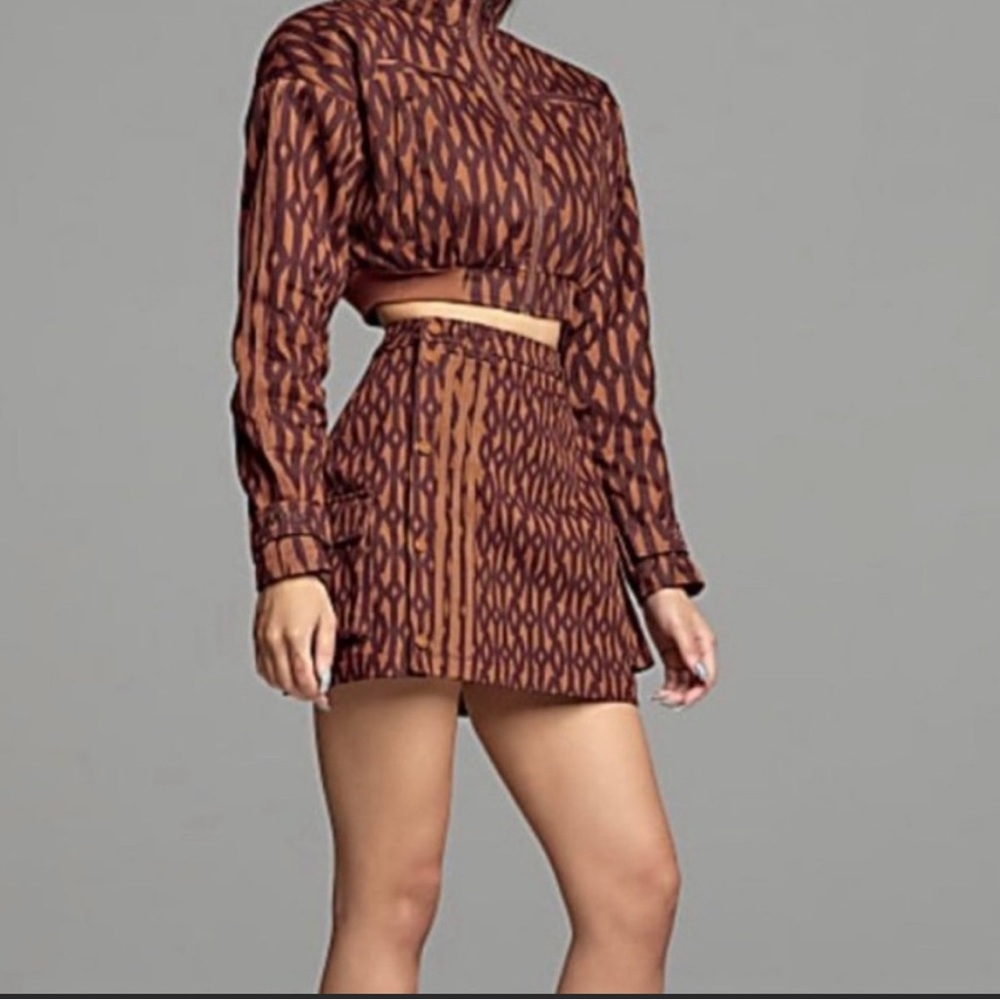 Coord Set Mini Skirt with Geometric Print in Brown Jacket Sold Separately - Picture 2 of 3